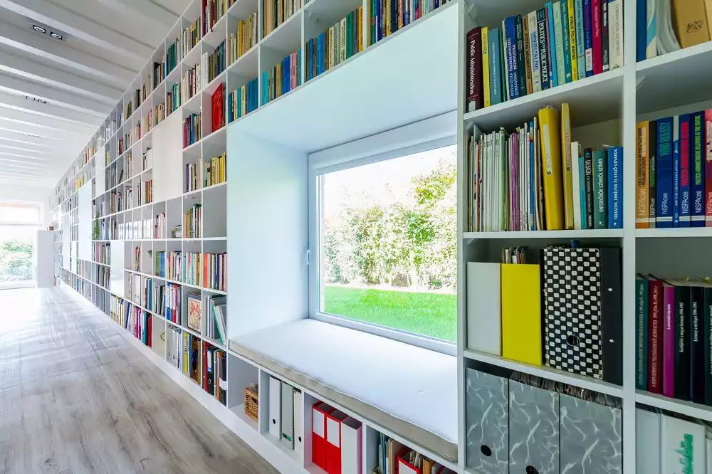 Eye-Catching Bookshelf Decor Ideas To Display Your Reading Collection