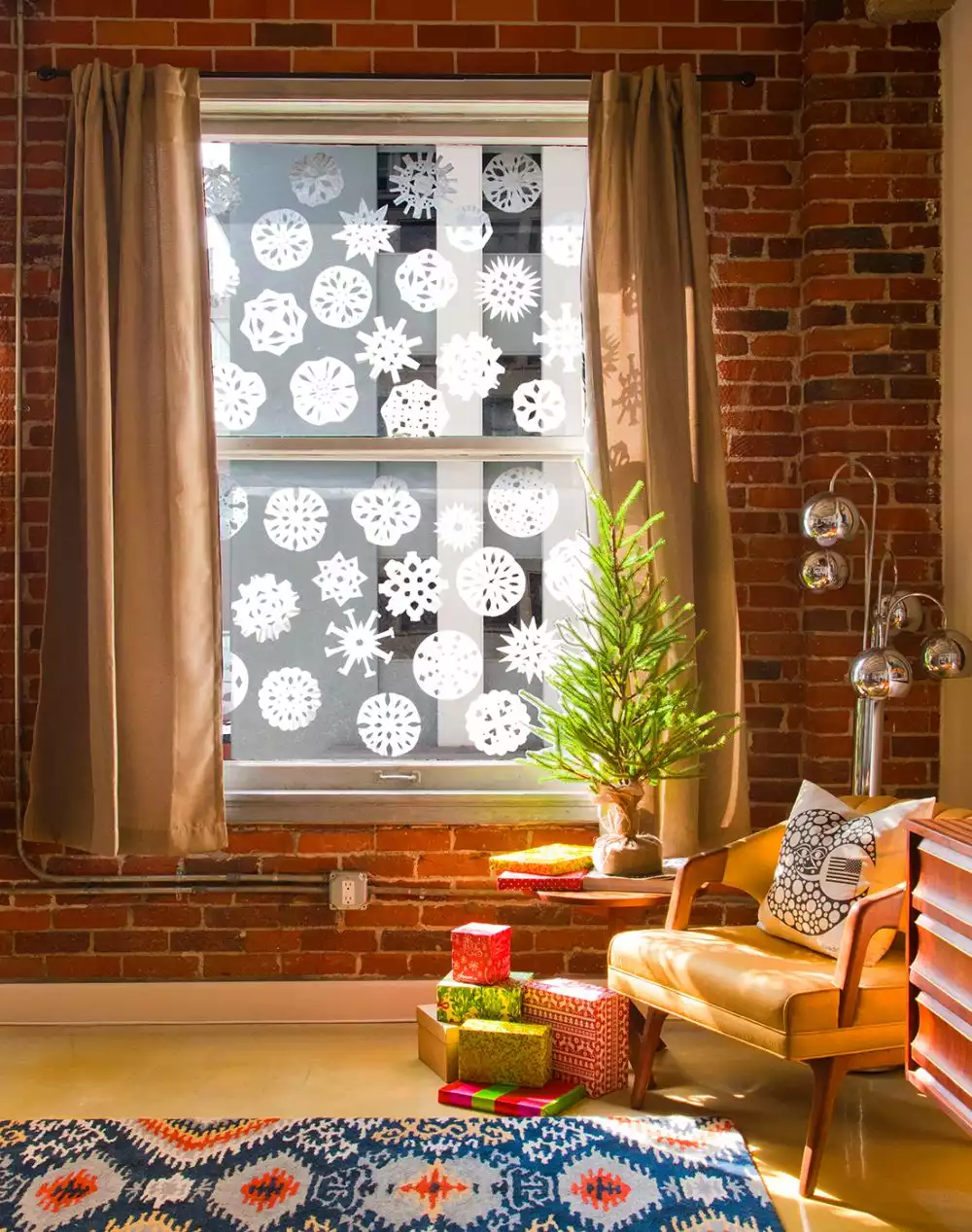 25 Christmas Window Decorations for Every Home