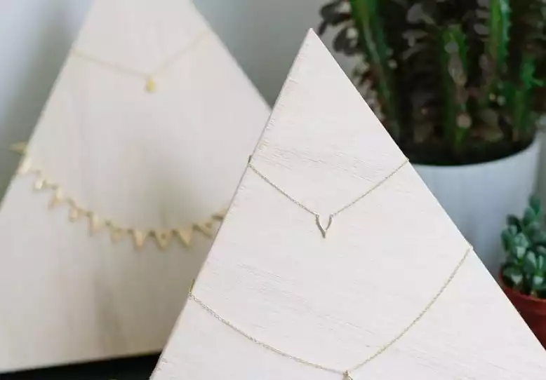 Miniature pyramid jewelry holders