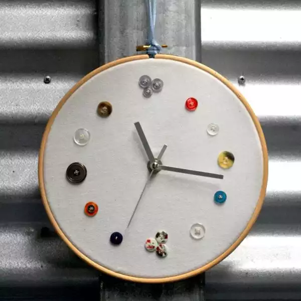 5 creative DIY clocks that can be used as accent pieces