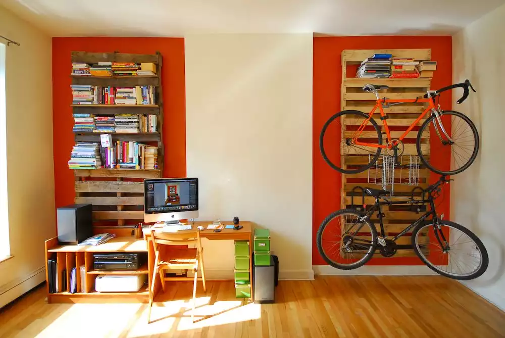 diy-shipping-pallet-bookshelf-and-bike-rack