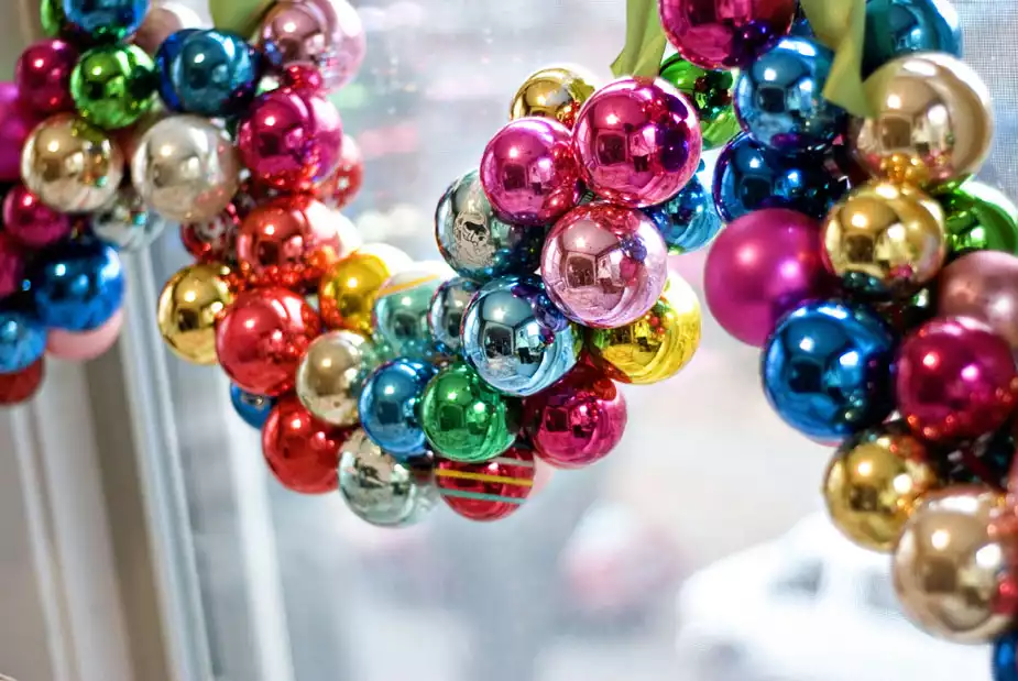 Eye catching garland