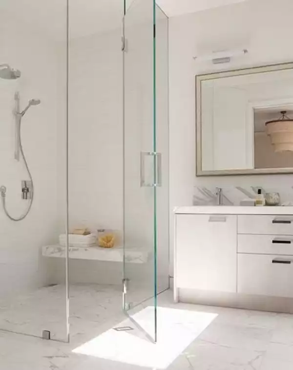 Minimalist shower design glass corner placement