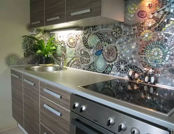 mixture-of-colors-through-backsplash