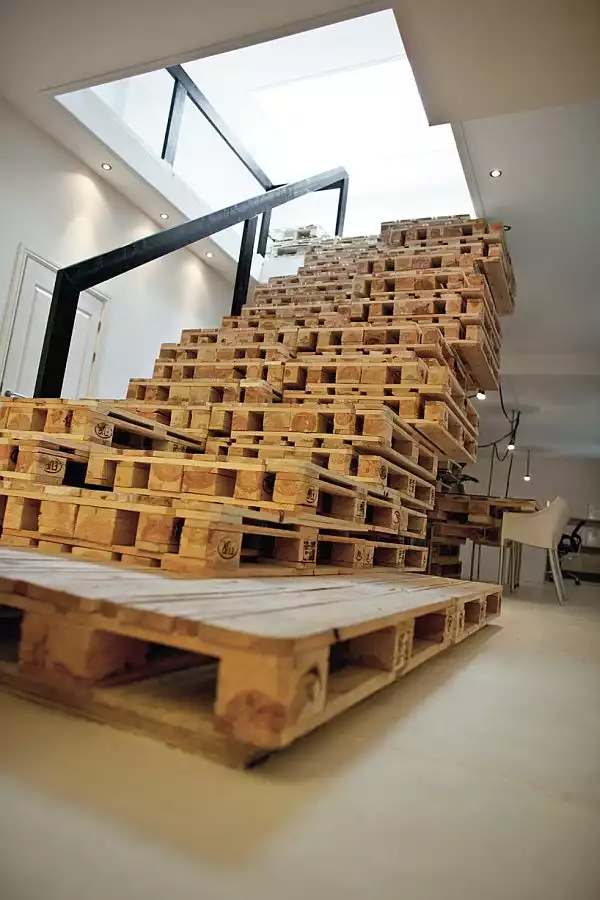 How to make stairs from shipping pallets