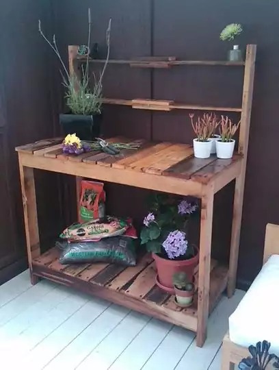 Pallet potting bench