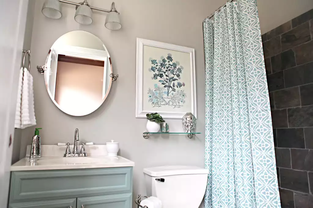 Simple bathroom renovation with paint1