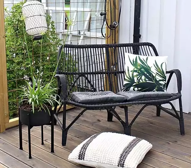 Outdoor seating area makeover