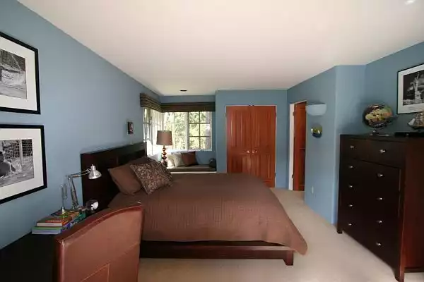 Teenage boy blue bedroom so green