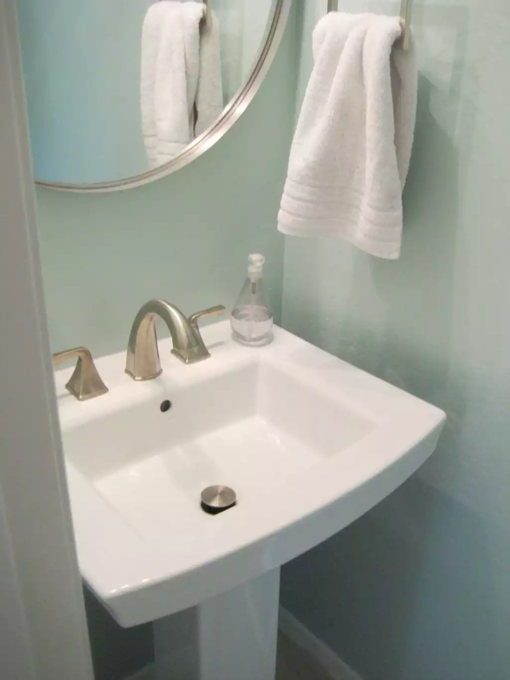 Tiny bathroom makeover after