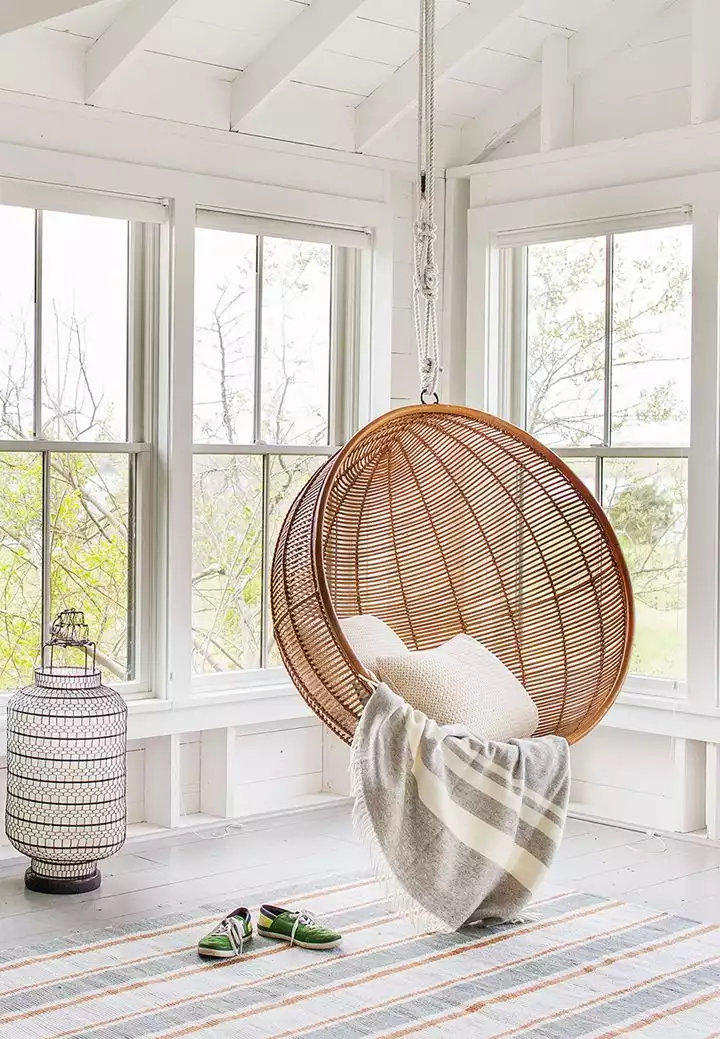 wicker-bubble-chair-wood