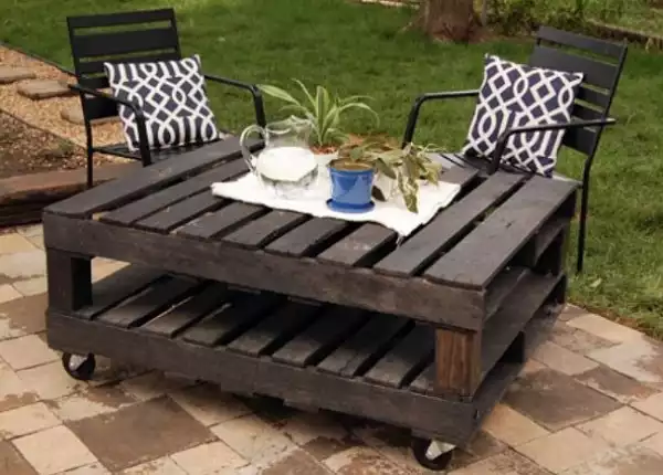 Wood pallets coffee table