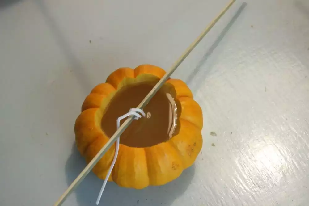 wrap the wick around the skewer