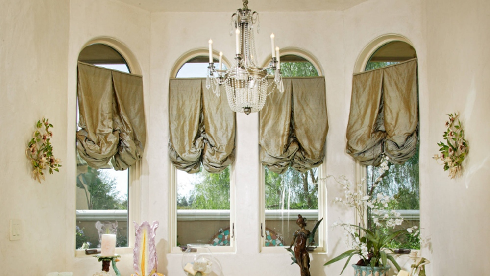 Balloon curtains