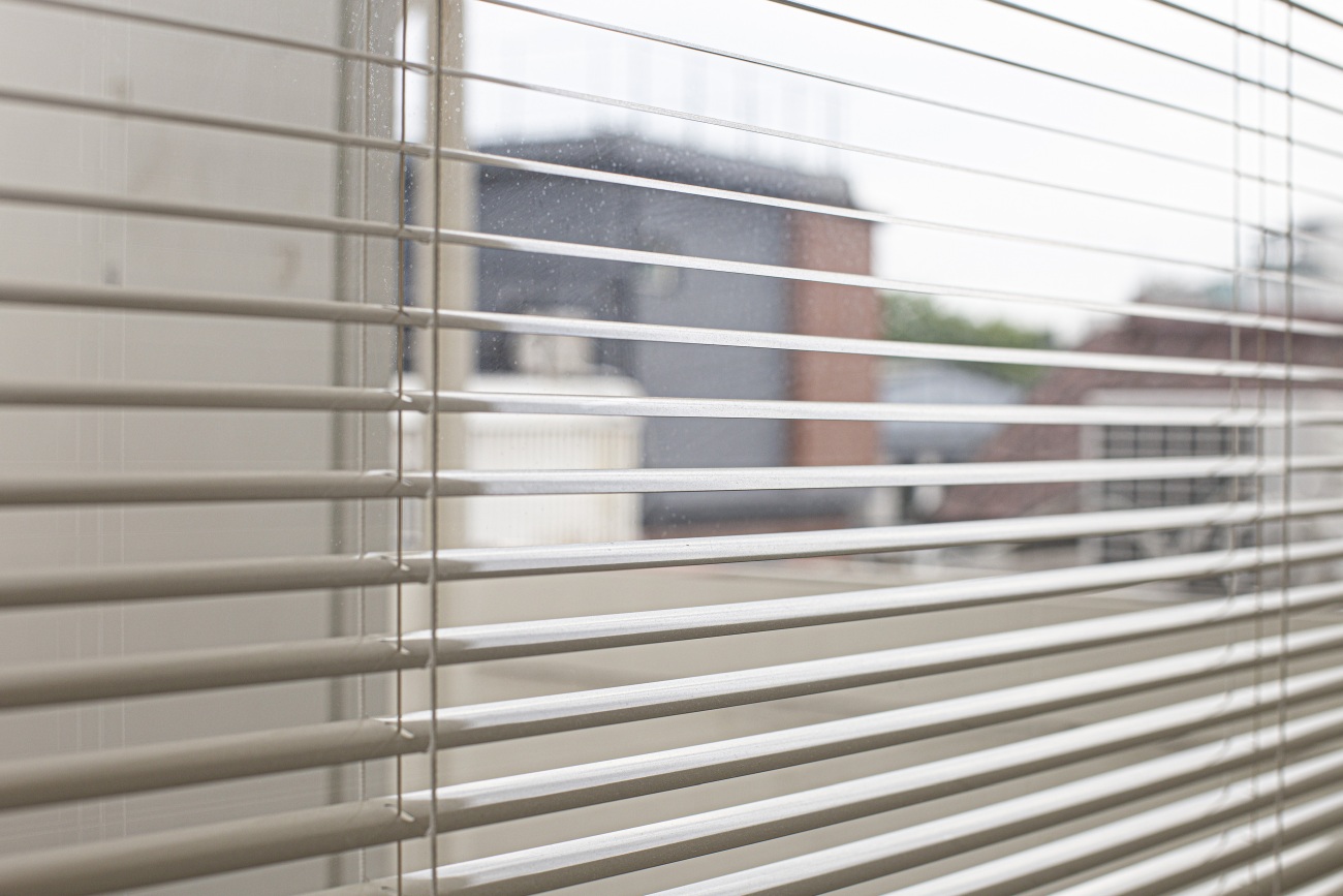 Metal mini blinds