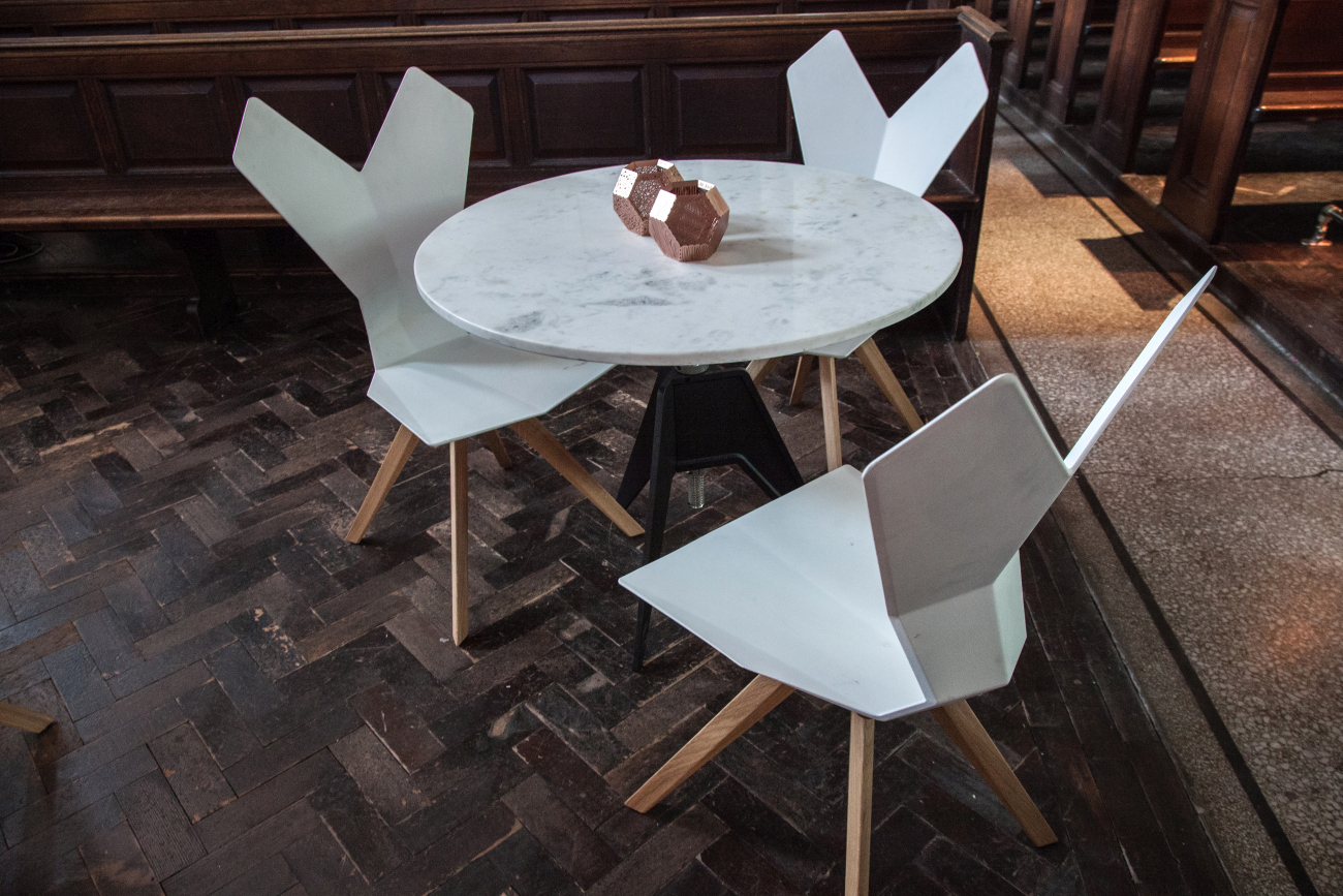 Modern minimal tom dixon table