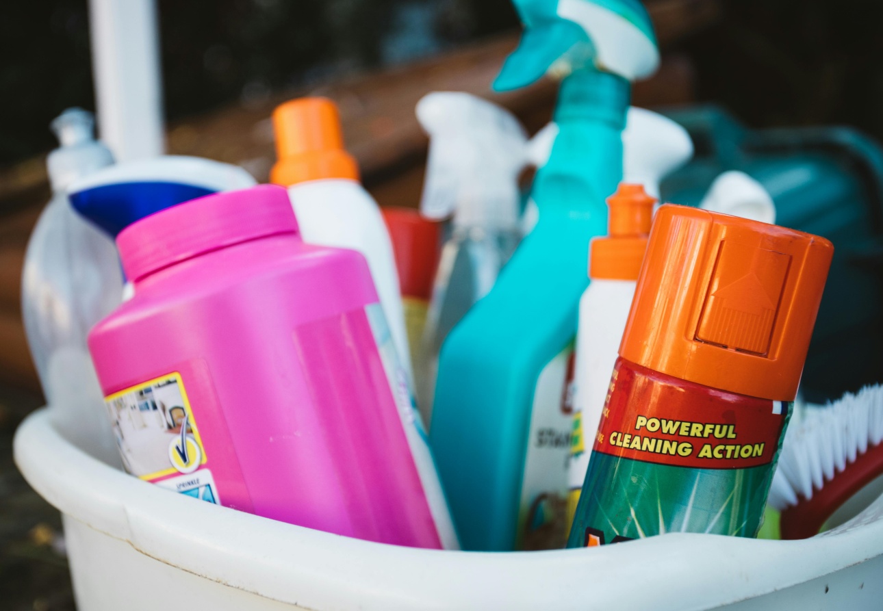 Common Cleaning Products You Should Not Use Indoors