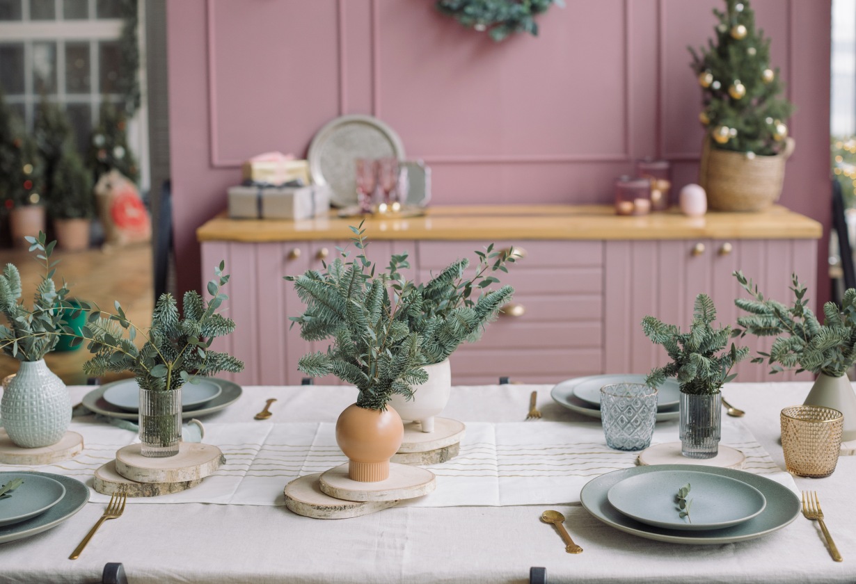 Purple wall decor for dining area